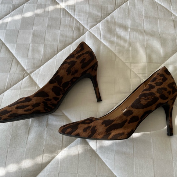 Animal Print Pumps - Picture 2 of 6